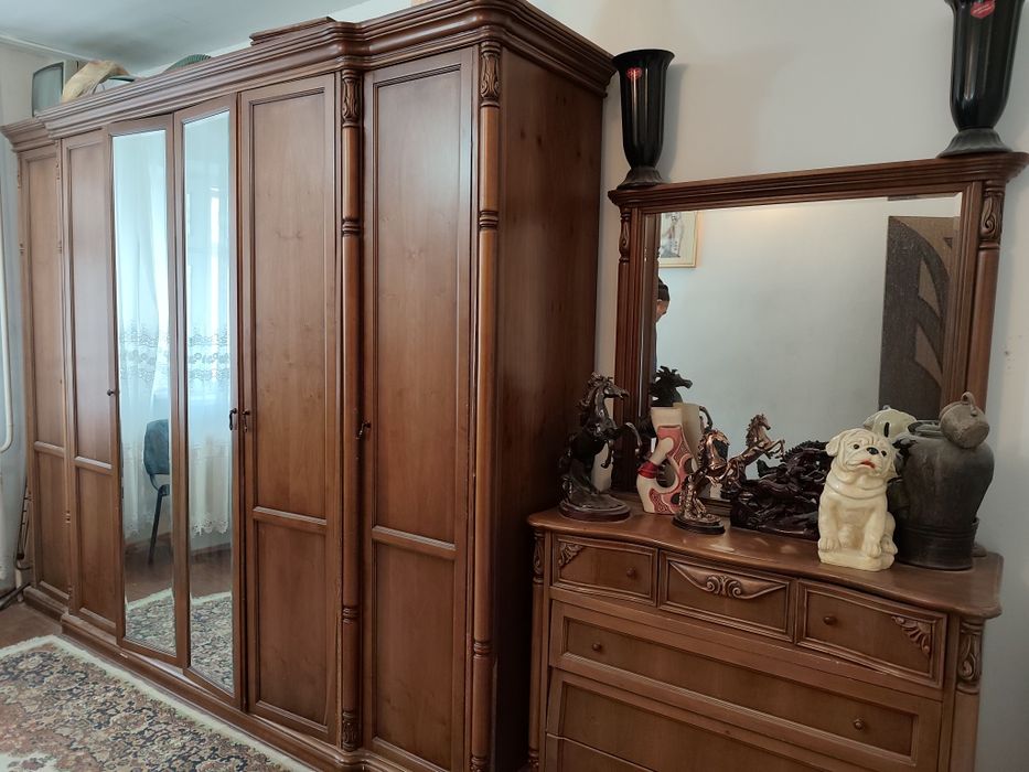 Сервант в зал, спальный, диван