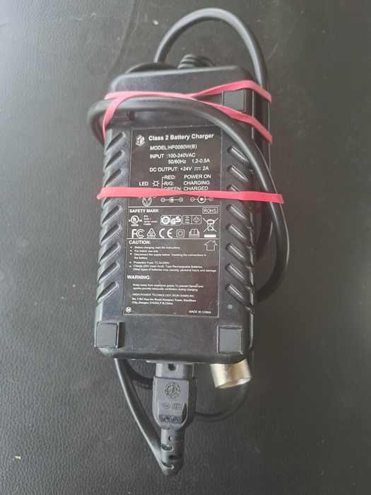 Incarcator universal pentru baterii cu plumb