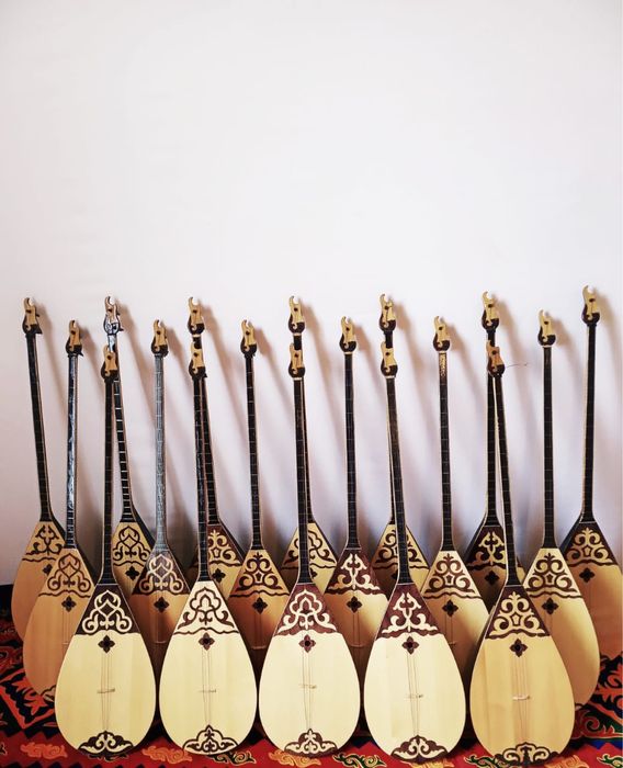 Домбыра, Емен агашынан