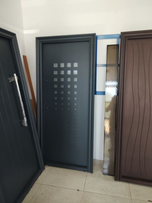 Uși de exterior casa curte vopsite electrostatic cu montaj sau fara