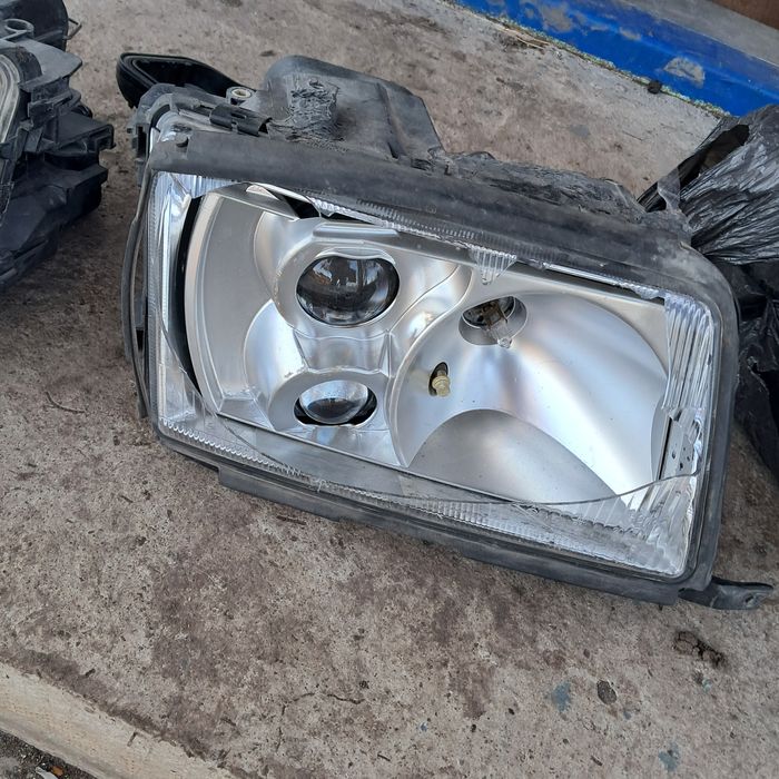 Продаю оригенал фары ауди 100 с4