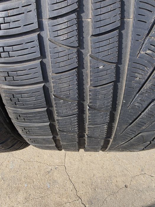 2 бр. зимни гуми 295/30/20 Pirelli NO DOT 4318 5,5-6 mm