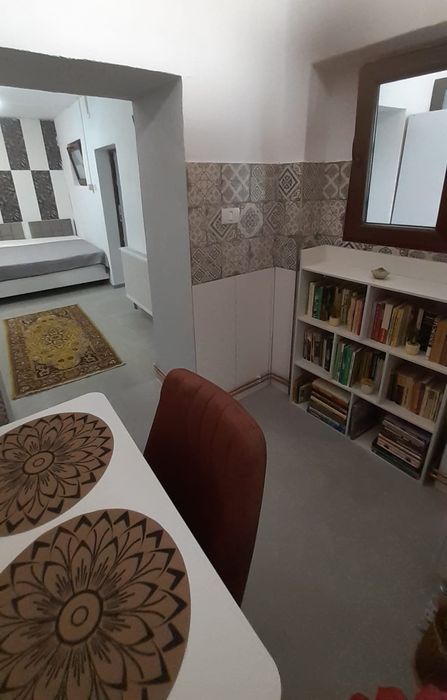 Proprietar.  -  inchiriez  apartament la casa (cu toate taxele incluse) in centrul Sibiului pe minim 1 an
