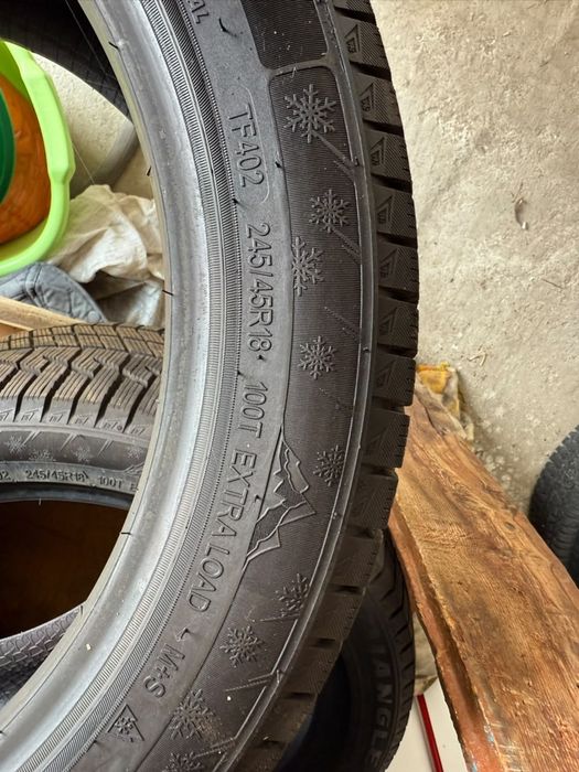 Продам шины размер 245/45R18
