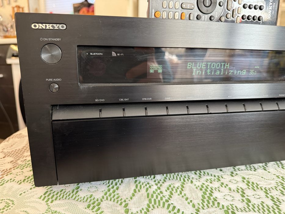 Onkyo TX-NR828 Bluetooth Wi-Fi