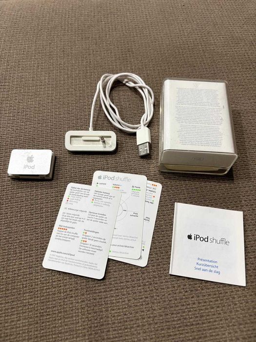 iPod Shuffle 2nd Generation Silver - Pachet Complet de Colecție A1204