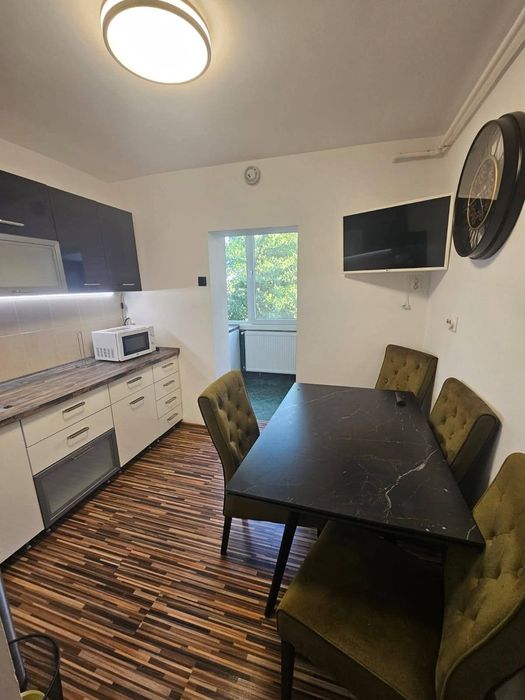 Apartament 3 camere decomandat de inchiriat zona Lunei
