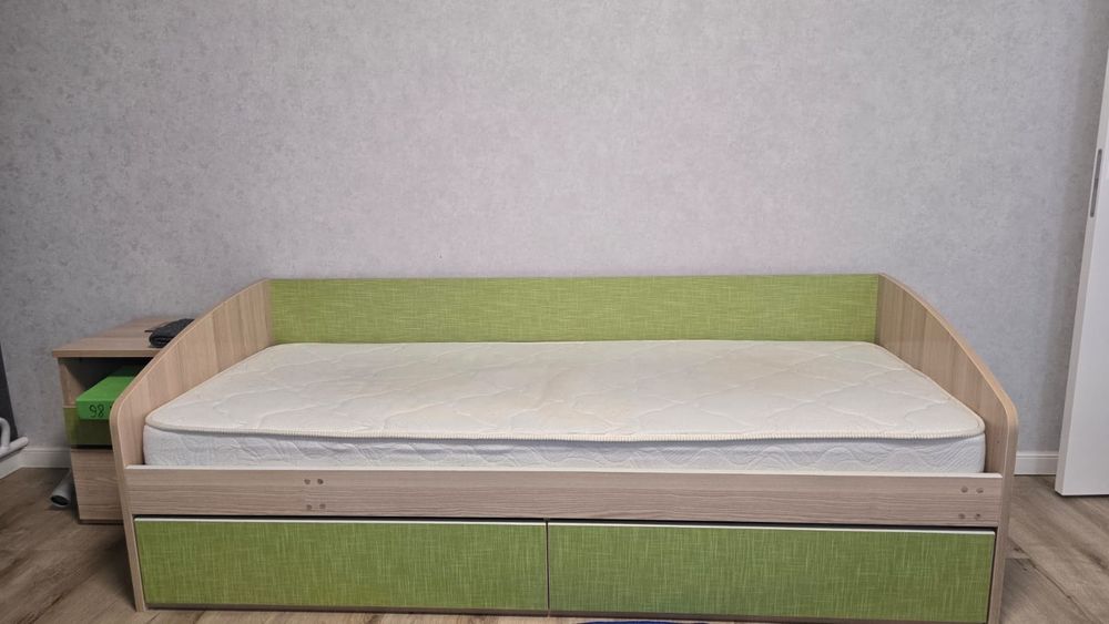 Продам кровать с матрасом 80/200