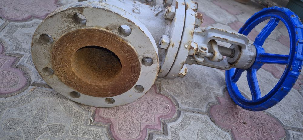 Продам задвижку новую