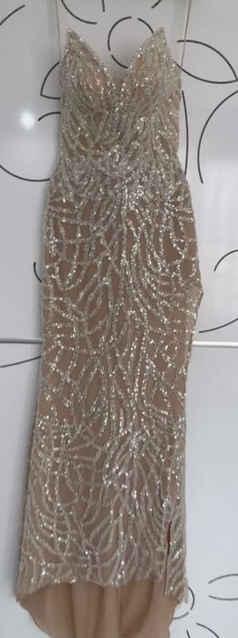 Продавам бална рокля!