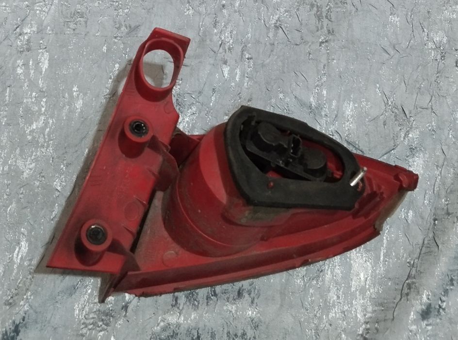 Vând triplă Seat Leon și soclu becuri!