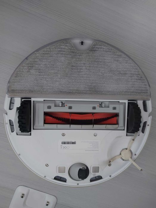 Продавам прахосмукачка робот xiaomi dream D9