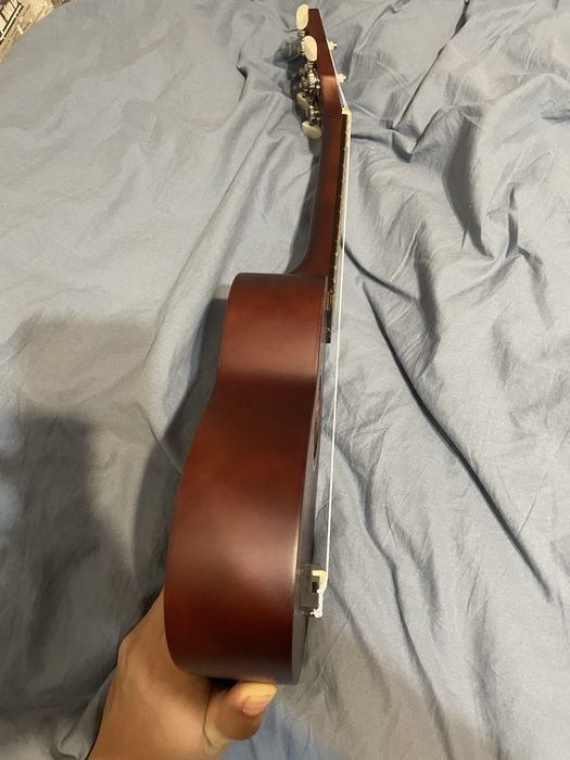 Продам новую укулеле