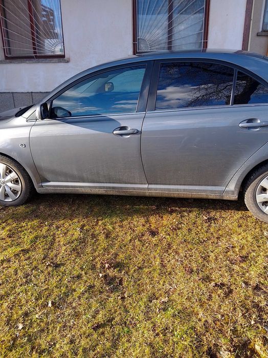 Продавам Тойота,,Авенсис"