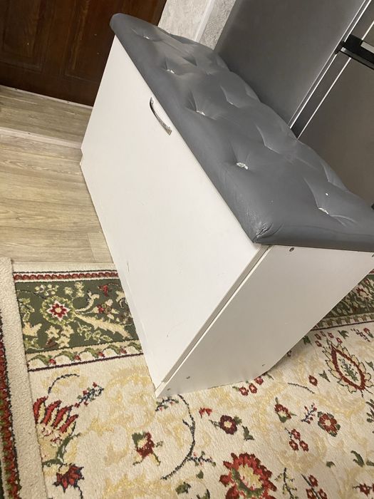 Продам обувницу диван