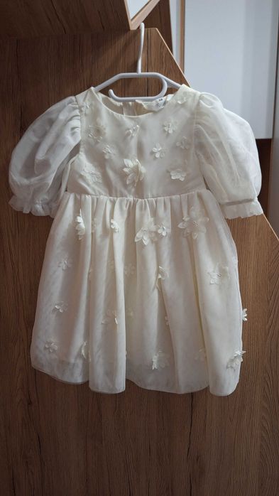 Детска бяла официална рокля. Размер 92. Като нова. HM.