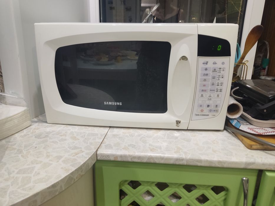 Продам работающую микроволновку Самсунг