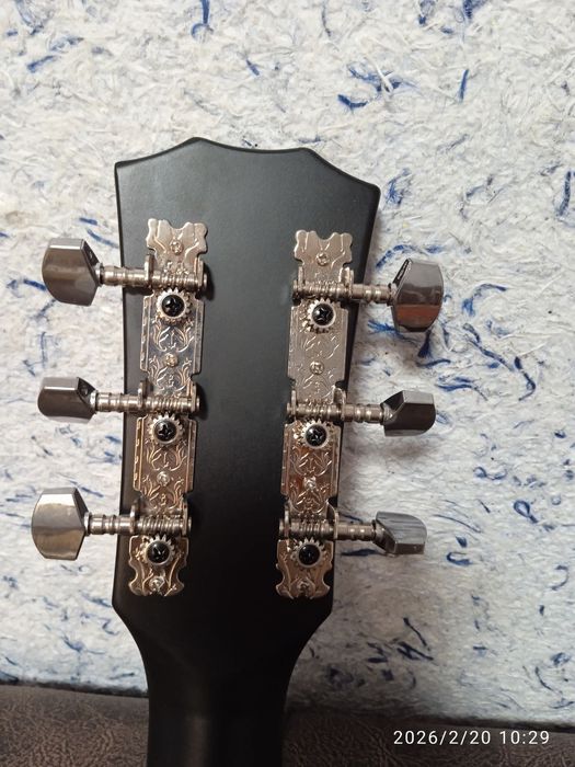 Akustik _gitara. Razmer_41
Rangi qora. Mantiviy.
Sozi yaxshi
2ta zapas