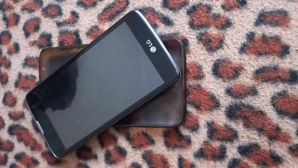 Продам телефон Лж