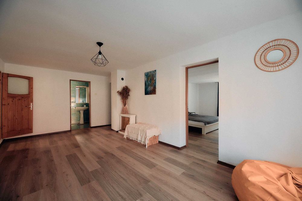 casa saseasca cu curte, gradina mare si pivnita zidita