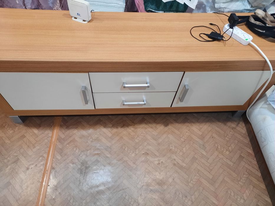 Продам тумбочку под телевизор