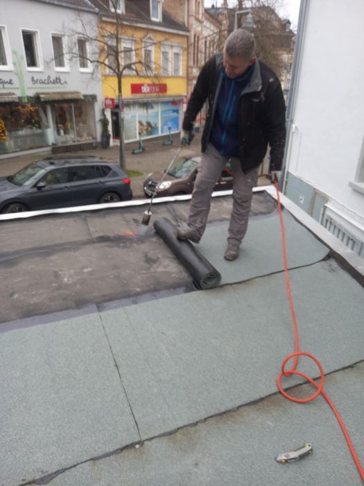 Hidroizolații, acoperișuri cu țiglă, tencuiala decorativa