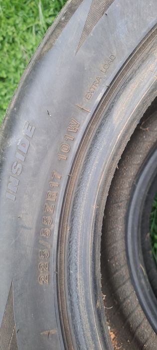 Vând 2 cauciucuri 225/55 R17 de vară