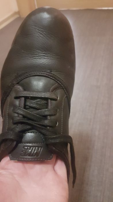 Дамски маратонки на марката найк черни