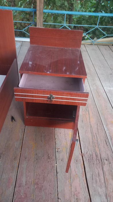 Тумба прикроватная