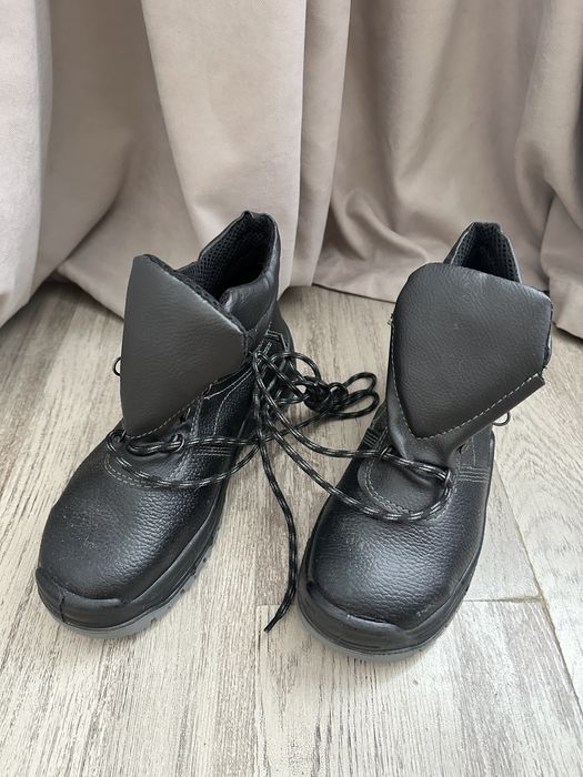 Продам спец обувь