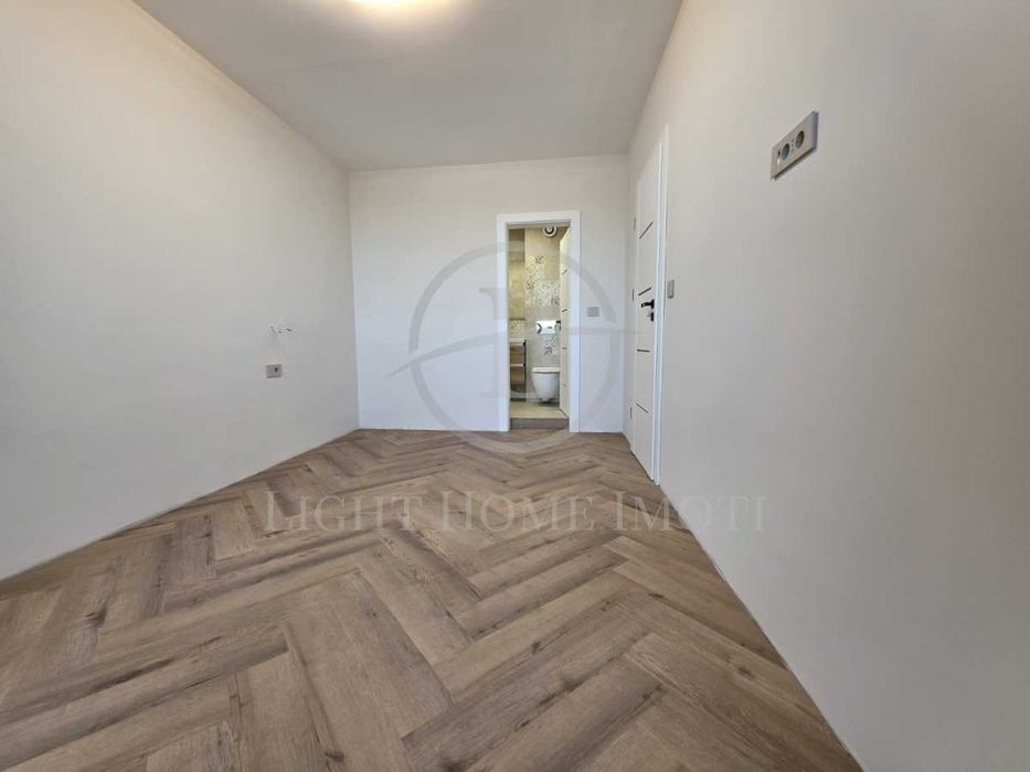 Продава се Тристаен апартамент в Пловдив, Каменица 2 - 113 кв.м за 1921 €/кв.м - Снимка #8