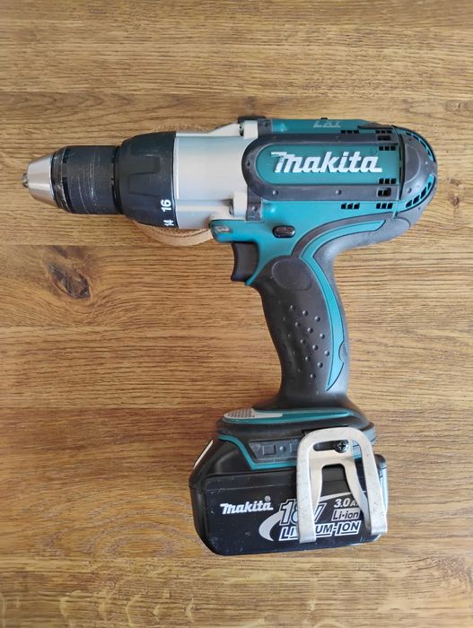 Makita акумулаторна ударна бормашина 18V