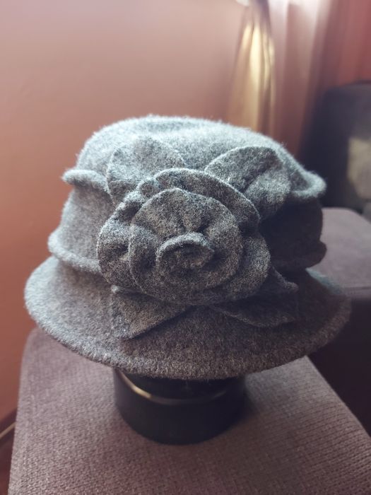 Елегантна дамска шапка