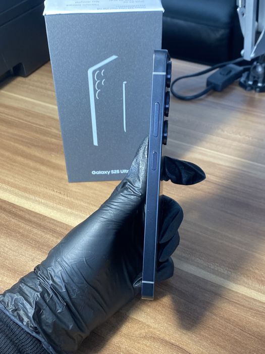 Samsung Galaxy s25 ultra • 256 GB • Titanium Jetblack