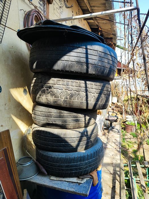 Резина покрышки разная