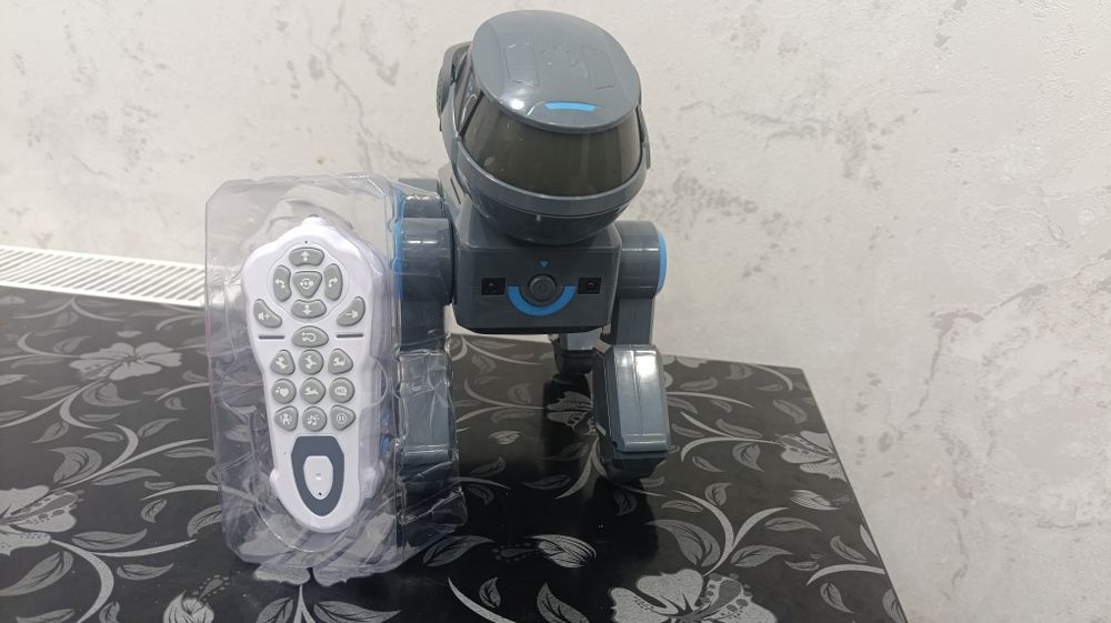 Продаю умную собаку (робот)