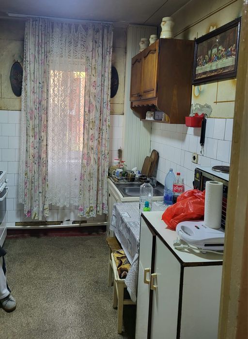 Apartament 3 camere DECOMANDAT, etaj 1, Petrosani,str.Aviatorilor, Aer
