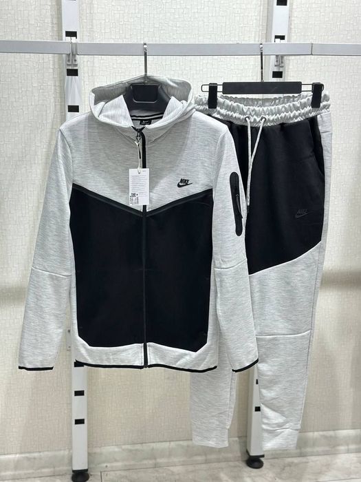 Мъжки комплекти  Nike  и  Dsquared . Мъжко яке  Calvin Klein