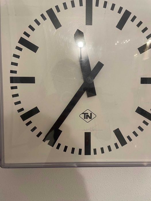 PRAGOTRON ceas industrial gara aeroport stil industiral deco