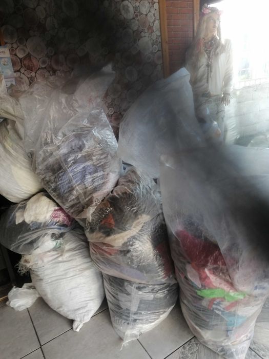 40 чувала с всякакви дрехи