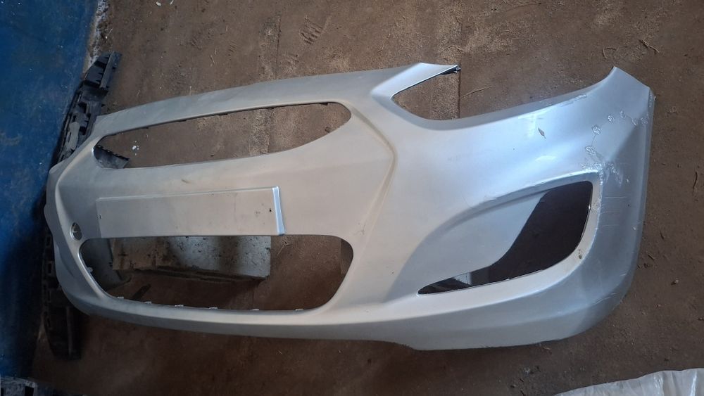 Продам бампер на акцент серебристый