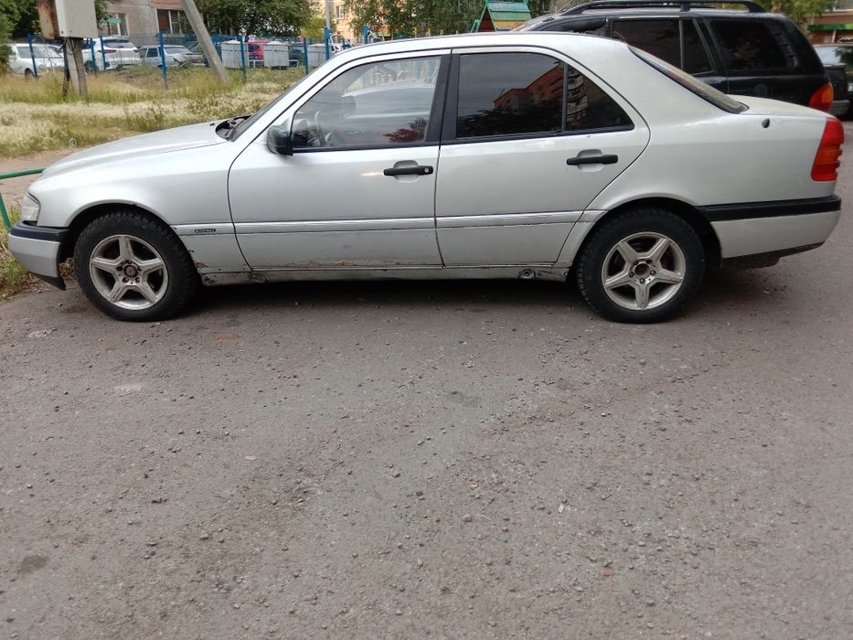 Мерседес Бенс с 180