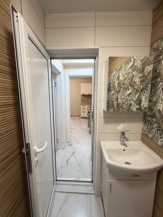 Ремонтиран и обзаведен тухлен 3 стаен апартамент