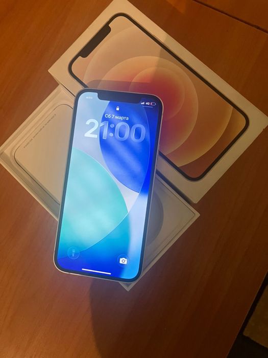 Продам айфон 12 срочно