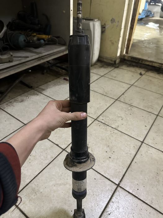 Амортизатор передний правый