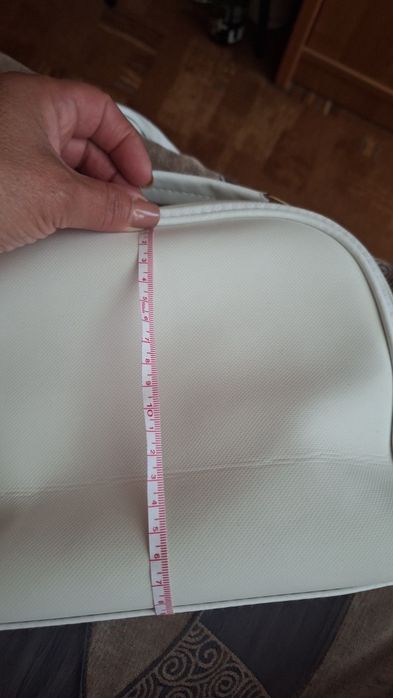 Дамска чанта,бяла,намалена на 15 €