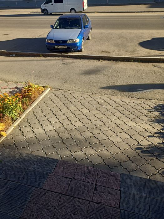 Продам машину ниссан