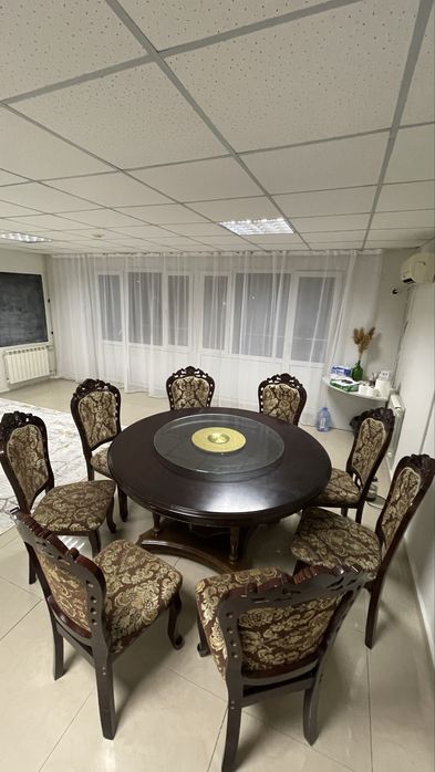 Продается круглый стол