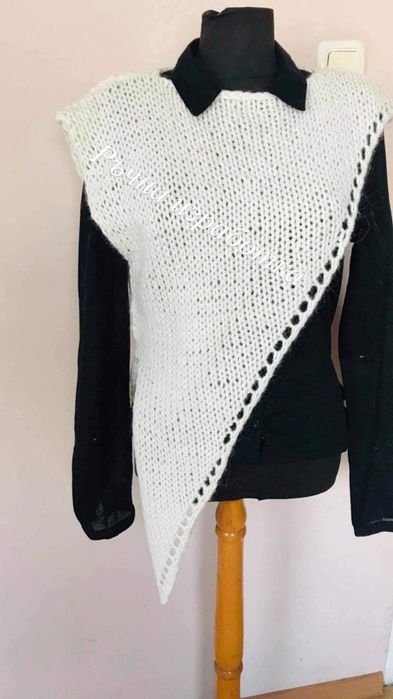 Асиметричен ефектен ръчно изплетен топ