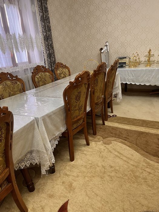 Стол со стульями